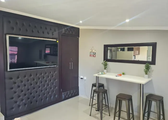 Shakas Rock Chalet 20